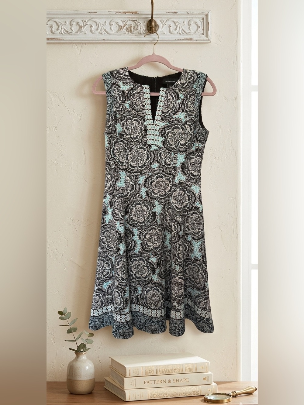 Liz Claiborne Sleeveless Midi Dress in Black and Light Blue